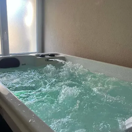 Au Bonheur De Louann Jacuzzi Ferienhaus *